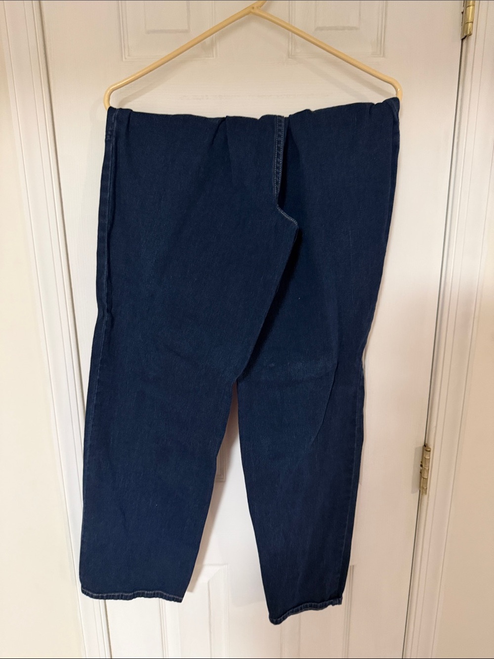 Women's Straight Leg Jeans in Dark Blue
